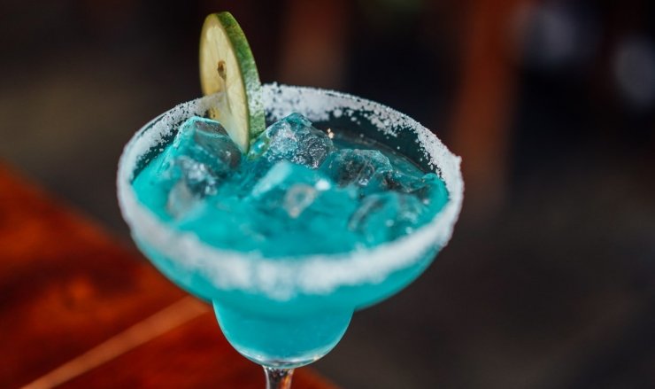 Голубые гавайи коктейль: вкус и состав напитка, пошаговый рецепт